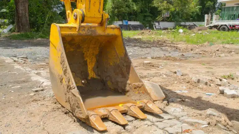 Bagger versinkt in Erdloch Bonn