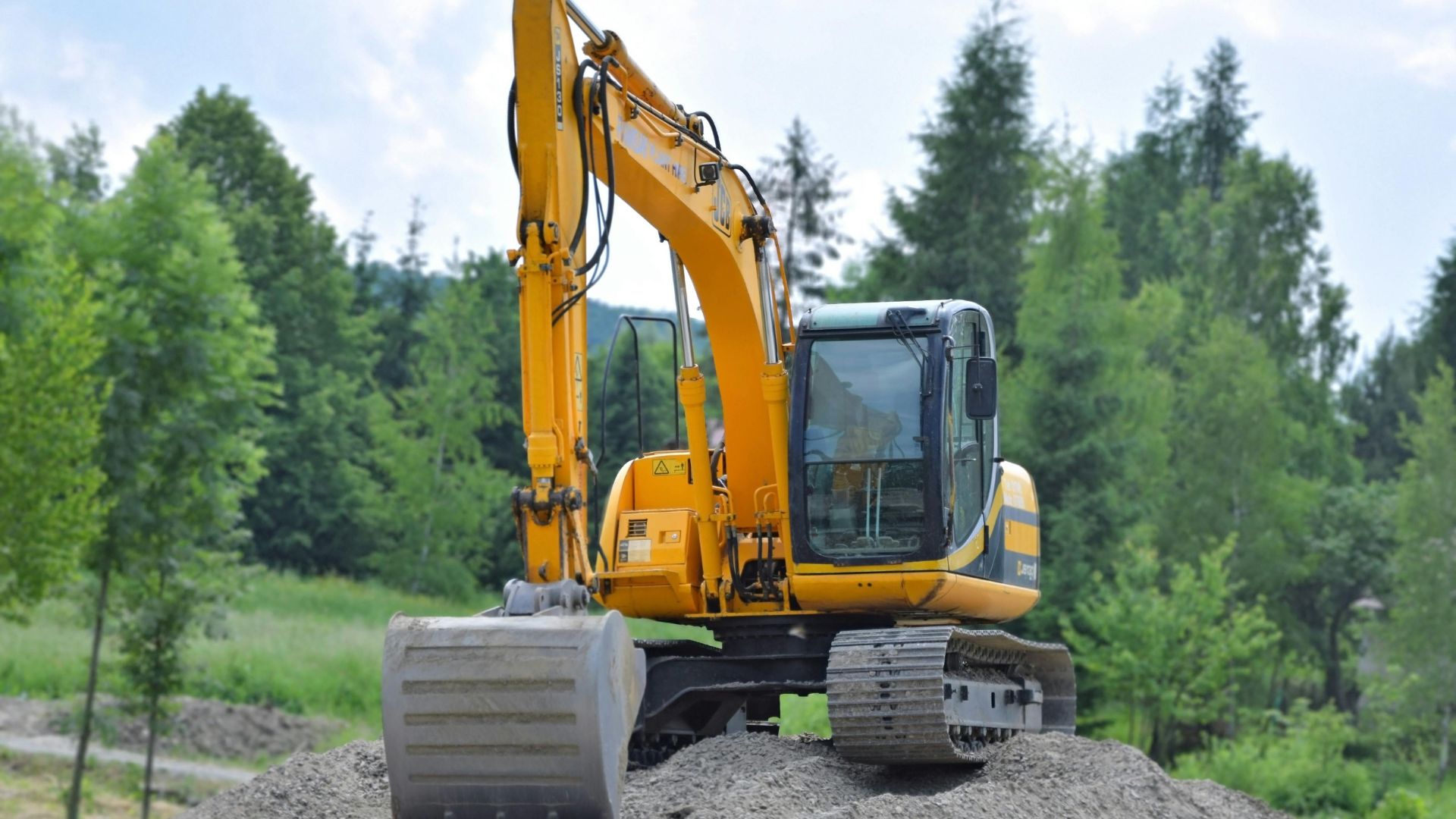 maschinenausfall-bagger-baustelle-stillstand