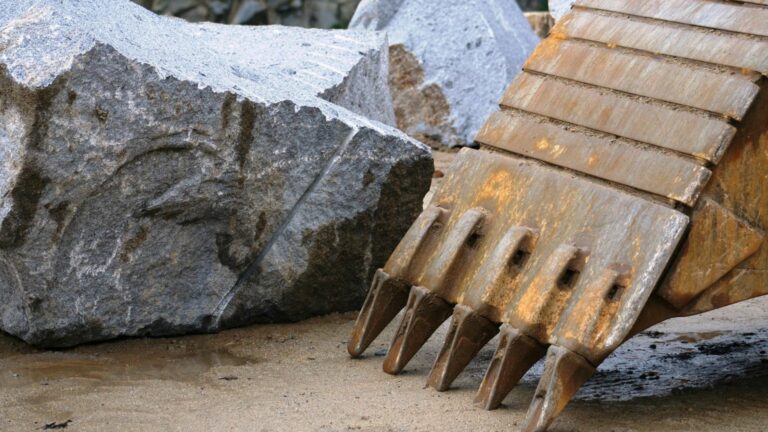 komatsu-pc700lc11-steinbruch-baumaschinen